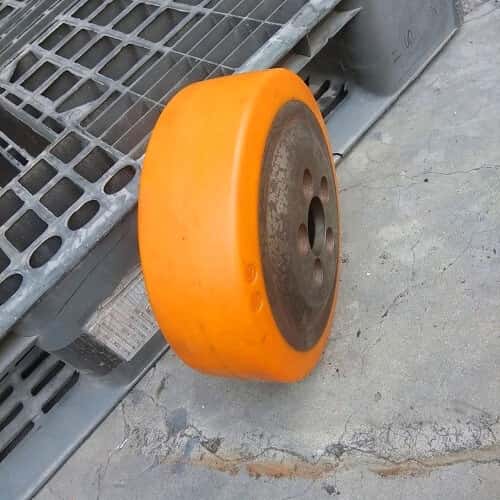 Bánh lái xe nâng điện - Thiết kế, vận hành và an toàn trong kho hàng