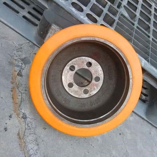 Bánh lái xe nâng điện - Thiết kế, vận hành và an toàn trong kho hàng