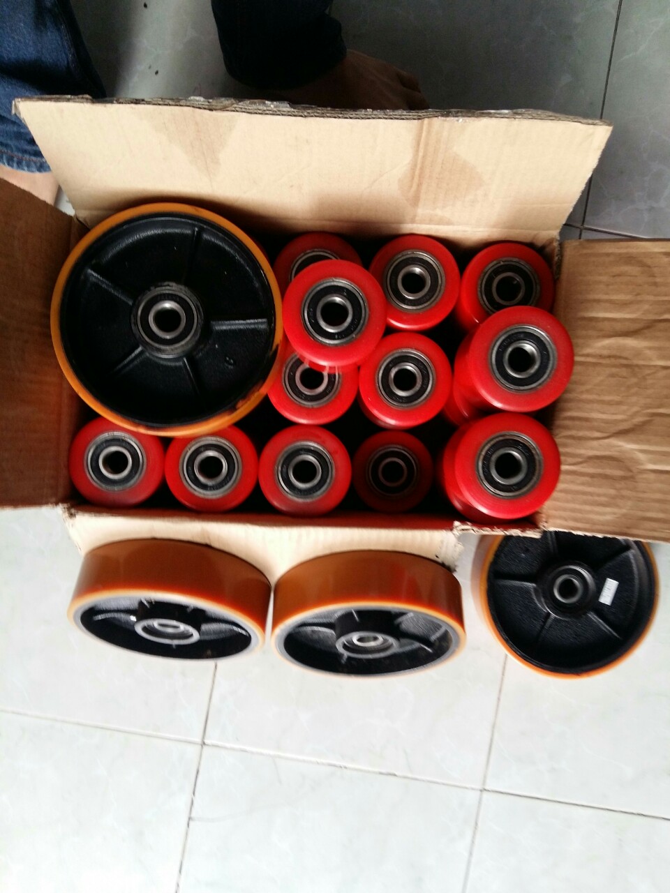 Bánh xe nâng tay - Giải pháp vận chuyển hiệu quả và an toàn