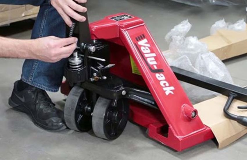 Phụ tùng xe nâng tay - Lựa chọn và Bảo dưỡng đúng cách để vận hành an toàn