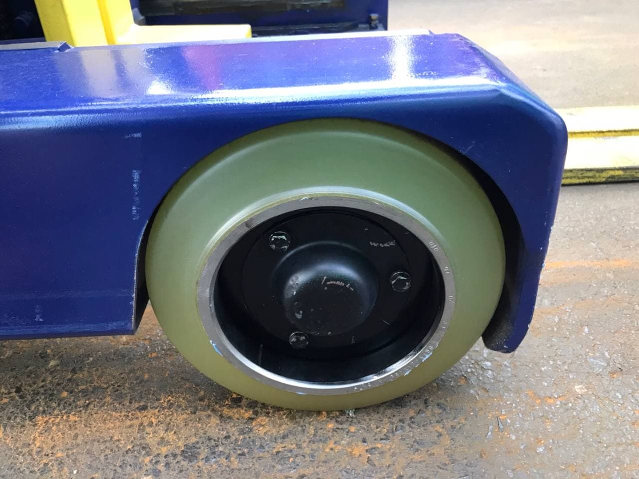 Bánh Xe Nâng Điện PU Heli – Nâng Tầm Hiệu Suất Kho Vận Việt Nam