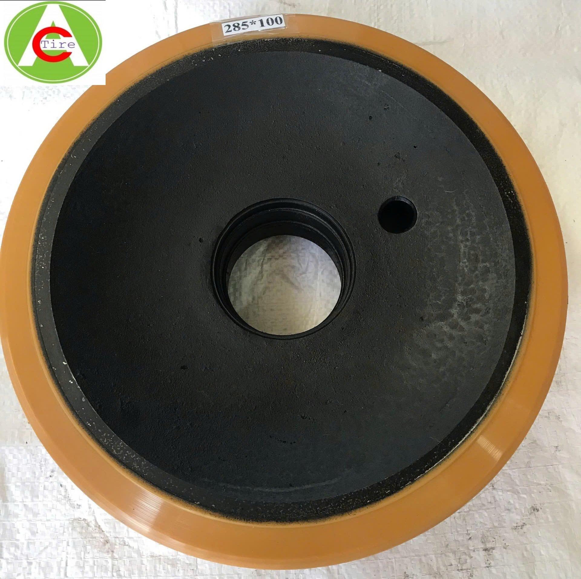 Bánh lái xe linde 285x100